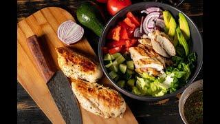 Grilled lemon herb mediterranean chicken salad - Yummylicious Recipes