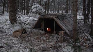 SURVIVAL EARTH LODGE CABIN, SUDDEN SNOW STORM, FIRE OVEN INSIDE MADE A CHIMNEY OUT OF CLAY AND STONE