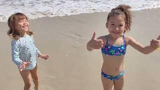 BRINCANDO NA PRAIA - ALICE E MILLENA