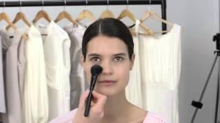 How To   'Barely There' Makeup