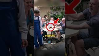 Добрый парень помог уборщику проучив наглых людей (:@kinotach on YT) #помощь #добро #viral #shorts