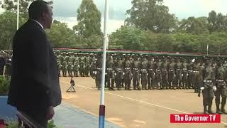 See how Kenya Defence Forces do their graduation parade...Presidents salute.....