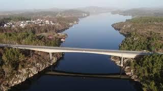 Mavic 2 Zoom flight over water on a hazy sunny day.