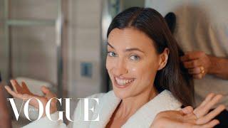 Irina Shayk si prepara per la sfilata di Giorgio Armani | Vogue Italia