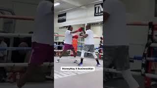 Ring Magazine Ambassador Keyshawn Davis On The Pads With Floyd Mayweather 