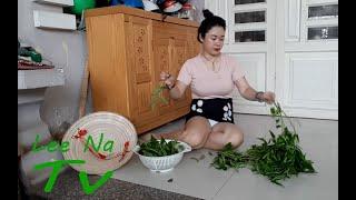 Beautiful Single Mom Pick Up Cooking Spinach || Lee Na Tv