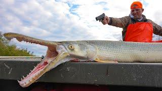 It Took 3 Shots to get this Fish in the boat! {Catch Clean Cook} Alligator Gar Taste Test