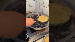 Fried eggs made this way must be delicious #chinafood