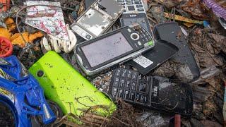 Found a very old phone (13 YEARS) in the trash || Very old phone Restoration