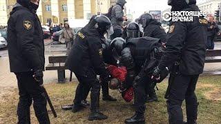 ОМОН в масках задерживает людей в центре Минска. Разгон акции протеста