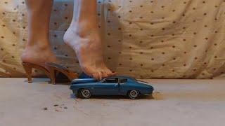 Giantess crush toy car - Chevrolet Chevelle 1:18 #asmrcrushing #asmr #crush