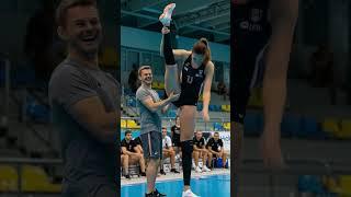 wow very beautiful World's tallest female volleyball player  Etallwoman #tallgirlfriend