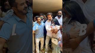 Lucky Girl Hugged Emraan Hashmi