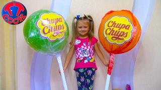 Огромный Чупа Чупс с СЮРПРИЗАМИ Видео для детей Распаковка Giant Chuppa Chups Lollipops