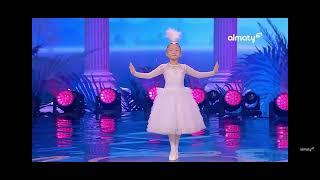 Almaty Balafest 2022 Ким Яна 8 лет танец "Аққу". Kim Yana Kazakh Dance "Akku" (white swan)