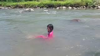 Vacation - Tasya Berenang disungai bersama Papa mama Papa main air mancur
