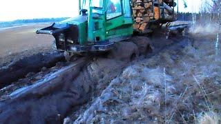 John Deere 810D in deep mud, total offroad