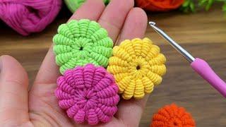 This technique is amazing**!! I make very different and easy crochet flowers. You will love it.