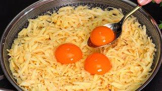 Einfach die Eier über die Kartoffeln gießen! Ein Familienrezept in Minutenschnelle.