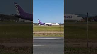 Bonza Boeing 737-MAX Landing Albury, NSW