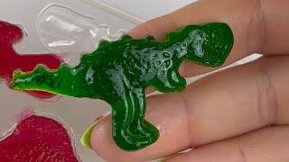 DIY Sour Gummy Dinosaurs from @thamesandkosmos Tasty Labs Stem Science Experiment Candy Kit! #gift