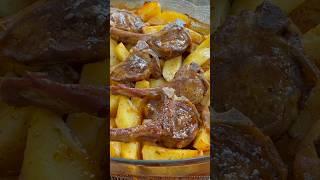 Sekreti i Mishit dhe Patateve të Buta në Furrë #receta #meat #potatoes