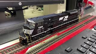 ESU Loksound 5 DCC Sound Demo: Athearn Genesis 2.0 EMD SD80MAC 20-710G3B Project (File S0811/12447)