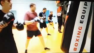 БОКС boxing тренирует ребят в Таганроге дядя Коля  "Боксерский клуб"