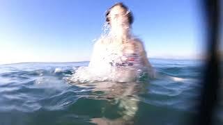 #Футаж девушка выныривает из воды ◄4K•HD► #Footage the girl emerges from the water