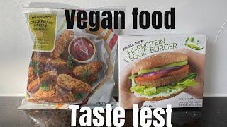 CHICKENLESS CRISPY TENDERS, HIGH PROTEIN VEGGIE BURGER #veganfoodtastetest #traderjoes #vegantenders