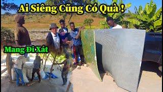 Quang Dũng || Trông Chờ Ngày Này Từ Lâu , Các Em Trong Đội Đóng Giường Nhận Niềm Vui Từ VN