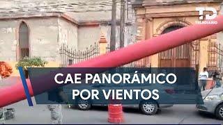 Cae panorámico de tienda de conveniencia en centro de Monterrey