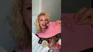 Which colour should Isabella bling these roller skates!