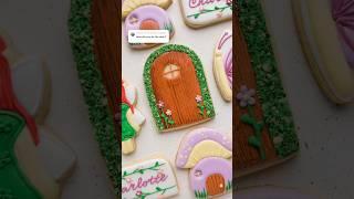 Whimsical door cookie with wood grain and mossy techniques #cookiedecorating #royalicing #tutorial