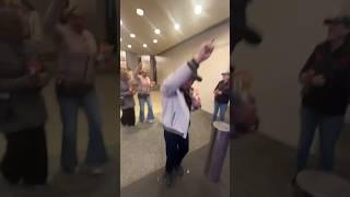Америкада биді жіберді  Қайрат Әділгерей #қайратәділгерей #би #той