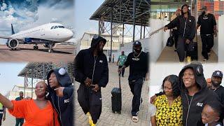 STONEBWOY finally arrives at KUMASI AIRPORT for legacy Nite as fans pull up to take pics with him