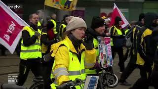 Tarifstreit: Post Mitarbeiter im Warnstreik