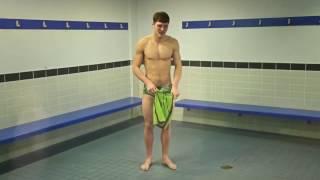 blueseventy Mens R10 Fitting Demonstration - How to put on the Nero R10 Jammers