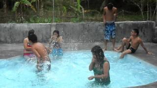 Splashing WATER ! (o kulob q ha!) XD