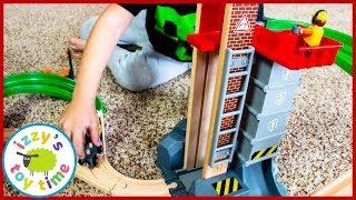 BRIO LIFT AND LOAD WAREHOUSE! Fun Toy Trains