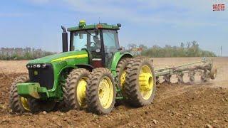 JOHN DEERE 8520 Tractor Plowing