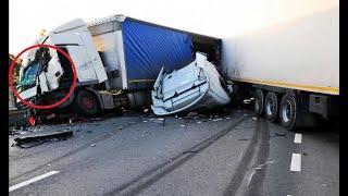 Подборка аварий грузовиков 2020! Опасные Дальнобойщики! Truck CRASH