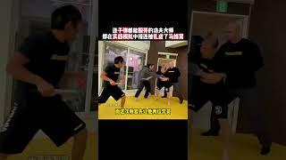 功夫大师在现实中连子弹都能躲开，然而在实战模拟中，接连被别人扎成马蜂窝#kungfu #功夫 #funny #搞笑 #搞笑视频 #有趣 #精彩片段  #高手在民間