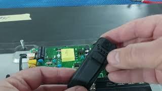Kivi 32F700GU нет подсветки.