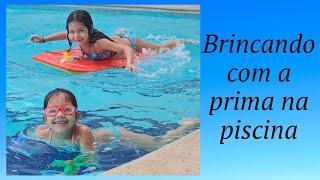 Brincando com a prima na piscina  - Brincando com Luísa Gueiral