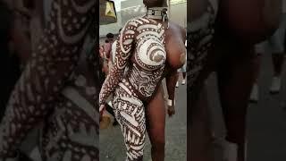 She designed and then twerked. Very courageous !!!