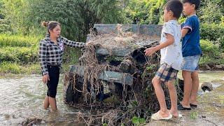 Restoring a rusted vintage truck trapped under a bridge by floods. Ep. 1