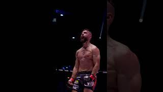 Travnicek turns it around in the second round!  #FNC20 #Zagreb #MMA
