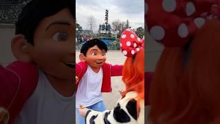 MIGUEL runs for a huge, Million Splashes of Colour, Disneyland Paris