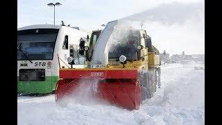 Локомобиль Mercedes Unimog U400. Навесное: шнекоротор.